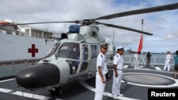 參加“環太軍演”的中國海軍“海口”號導彈驅逐艦停靠在夏威夷火奴魯魯的珍珠港-希卡姆聯合基地。(2014年7月5日)