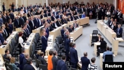 奥地利议会5月27日在维也纳举行不信任投票，迫使总理下台。