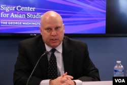 美国企业研究所资深研究院史剑道 (美国之音钟辰芳拍摄)