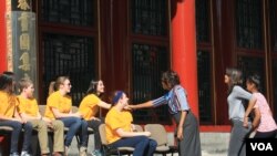 美国第一夫人米歇尔北大演讲并会见留学生 (2014年3月22日， 美国之音东方拍摄)