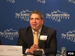 前美国国防部亚太事务副部长邓志强(美国之音钟辰芳拍摄)