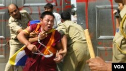 西藏示威者抗議中國當局的統治手段(資料圖片)