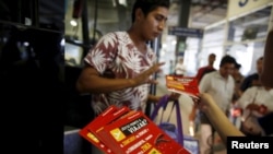 A traveler receives information about the Zika virus during a campaign by Peru's Health Ministry at Plaza Norte bus station in Lima, Feb. 4, 2016. 