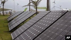 2011年11月29日南非德班: 气候变化会议期间使用太阳能电池板来发电展览