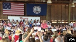 共和党总统候选人夫人安.罗姆尼在维州争取女性支持者(美国之音方方拍摄)
