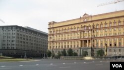 莫斯科市中心的两栋前克格勃总部办公大楼，目前是俄罗斯联邦安全局所在地。（美国之音白桦拍摄）