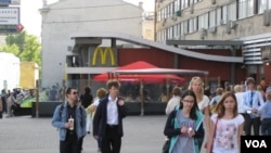 莫斯科市中心普希金廣場旁的麥當勞，這是麥當勞當年在前蘇聯開的第一家店。 （美國之音白樺拍攝）