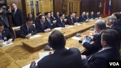 西方制裁考验俄中关系。中国领导人习近平去年3月访问俄罗斯国家杜马。(美国之音白桦 拍摄)