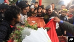 遇刺身亡貝萊德的家屬哀悼