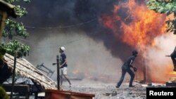 若開邦衝突導致房屋被焚燒(資料圖片)