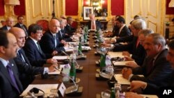 来自11个国家的外交官10月22日与叙利亚反对派成员举行会晤。