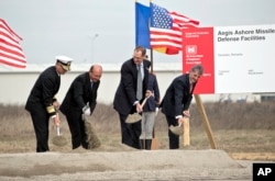 10月28日罗马尼亚总统伯塞斯库参加奠基仪式