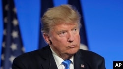 美国总统川普在法国巴黎爱丽舍宫参加记者会（2017年7月13日）