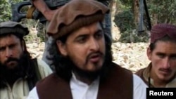 被美国无人机击毙的巴基斯坦塔利班头目马哈苏德2009年在南瓦济里斯坦，与其他激进分子在一起。