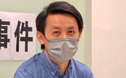 香港民主党主席罗健熙8月4日在记者会上表示，港府一直冷处理3名高官出席豪华饭局事件，影响市民对政府廉洁的信心 (美国之音/汤惠芸)