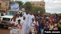 Faayilii - Hiriira mormii Oromiyaa. Abbootiin amantii mandii keessatti uummata waliin hiriiruu isaanitiif hidhaman 