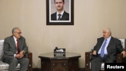 敘利亞外長莫蘭(右)與卜拉希米(左)會晤