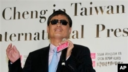 中國盲人維權人士陳光誠2013年6月24日訪問時在台北記者會上講話。