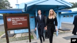 白宫高级顾问伊万卡·特朗普和贾里德·库什纳夫妇2019年6月30日在韩朝非军事区的板门店边境村。
