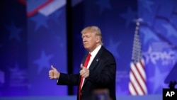 美國總統川普在保守派大會上發表講話