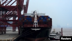 货船在浙江舟山的港口停泊（2016年2月14日）