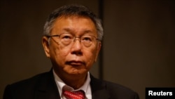 台灣民眾黨總統候選人柯文哲於2023年10月24日在台灣台北接受媒體採訪。(路透社)