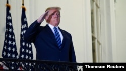 資料照片: 美國總統特朗普從沃爾特·里德國家軍事醫療中心返回白宮。 (2020年10月5日)
