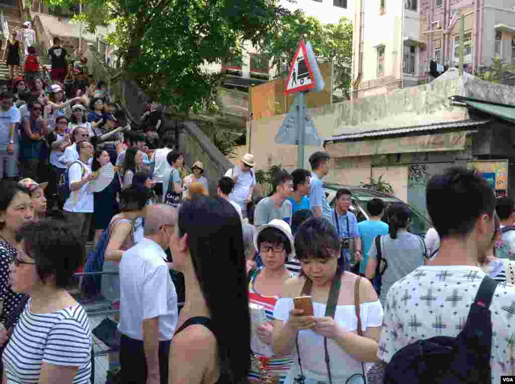 藝人何韻詩辦有種港人音樂會回應恐懼 (美國之音海彥拍攝)