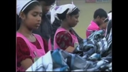 服装加工业工人处境堪忧