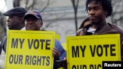 美國聯邦最高法院前民眾爭取投票權。(資料照)