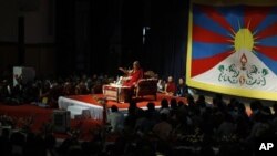 達賴喇嘛在2012年11月27日向其追隨者講話