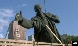 1991年立陶宛拆除列宁雕像，装上卡车