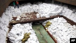 7月16日被巴拿马扣留的朝鲜船只的装有食糖的船舱。