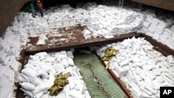 7月16日被巴拿马扣留的朝鲜船只的装有食糖的船舱。