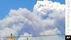 美国南加州山林野火延烧不已