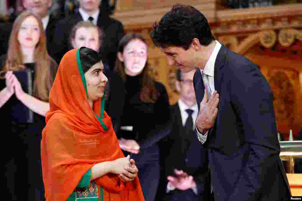 2017年4月12日，加拿大总理特鲁多授予有史以来最年轻的诺贝尔和平奖得主马拉拉加拿大荣誉公民身份。马拉拉来自巴基斯坦。2012年，当她只有15岁时，因争取巴基斯坦女孩受教育的权利在校车上遭到塔利班分子枪击。她在英国接受急救手术后， 幸运地活了下来。后来马拉拉不断为争取女子受教育的权利在全球奔走发声。