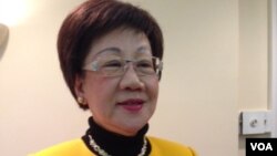 前台灣副總統呂秀蓮與其英文自傳（美國之音鍾辰芳拍攝）