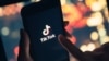 手机上显示的TikTok应用。