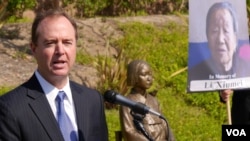 众议员谢安达纪念中国慰安妇李秀梅（美国之音记者国符拍摄）