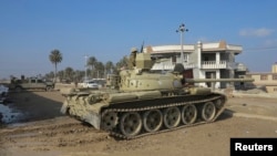 1月18日部署在拉马迪街头的伊拉克政府军坦克
