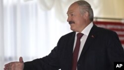 2012年9月23日白俄罗斯总统卢卡申科在投票站 (资料照片)