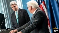 美國國務卿克里周五訪問柏林與德國外長在新聞發佈會上。