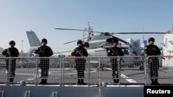 资料照：从青岛港出发的中国海军“西宁号”导弹驱逐舰。（2019年8月29日）