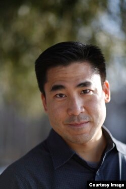 美国Marketplace记者童致刚