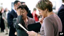 美國人到求職展覽當中找尋工作