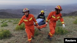 资料照：救援人员正在搜救甘肃山地马拉松赛失踪者。（2021年5月22日）