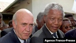 Nelesen Maandeellaa waliin Noobeelii nagaa kan badhaafamanii fi prezidaantii bara Appaartaayidii dhumaa kan turan, sabxiqqaalee warra adii to’ataa kan turan F.W.de Klerk 