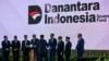 2月24日，印度尼西亚总统普拉博沃·苏比安托(中)在雅加达设立名为“达南塔拉”(Daya Anagata Nusantara，简称Danantara)的主权财富基金。