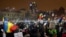 Протестующие у правительственного здания в Бухаресте