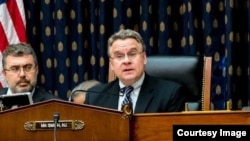 美國國會眾議員克里斯·史密斯（Rep. Chris Smith, R-NJ）據報牽頭組建維吾爾人權問題議員團。